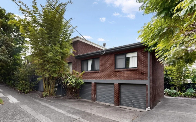Beachside 1-bed Retreat With Parking Cronulla