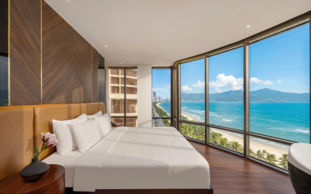 Holiday Beach Hotel Danang