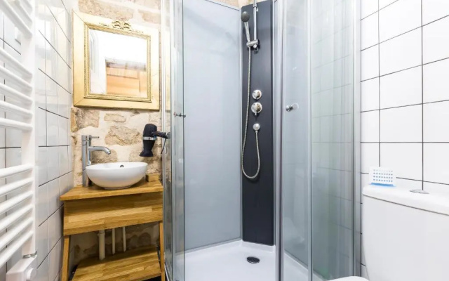 Unusual and charming 25m² near LE MARAIS