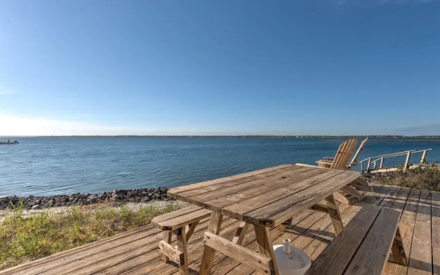 Bungalow 8 - 1br, Waterfront