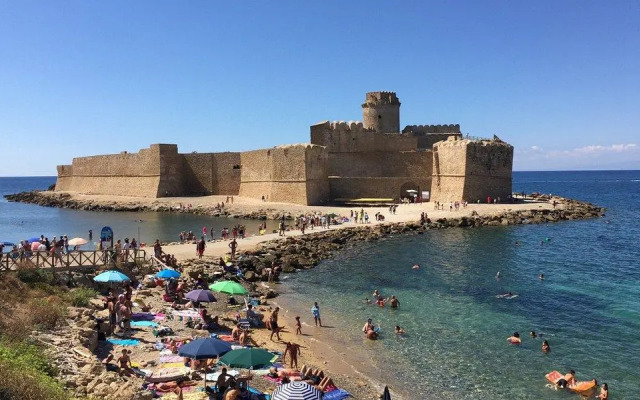 Le Castella House
