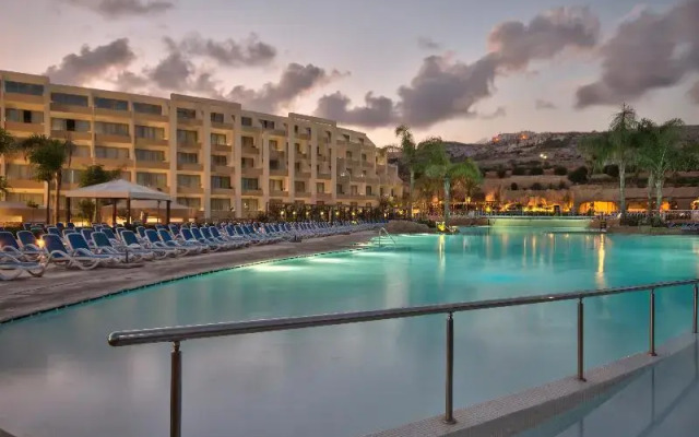 Отель db Seabank Resort and Spa бассейн