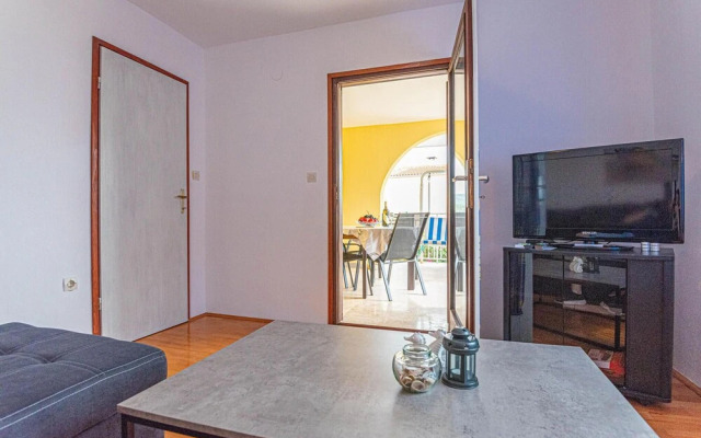 Nice Apartment in Rogoznica With Wifi and 1 Bedrooms