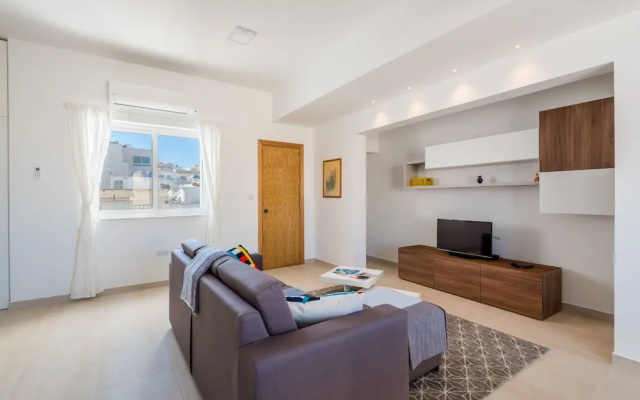 Yellow Pearl Apartments