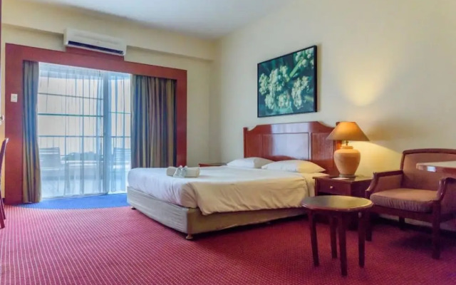 Expats Nook Beach Resort