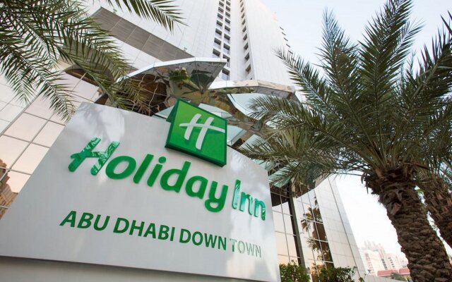 Отель Holiday Inn Abu Dhabi Downtown вид на фасад