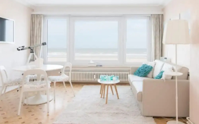 Frontal sea View Studio Apartment in Ostend