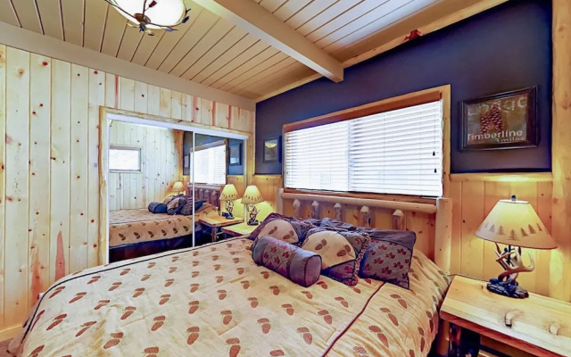 880 Edgemoor Rd Cabin