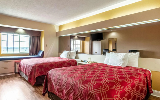 Econo Lodge Inn & Suites Evansville East