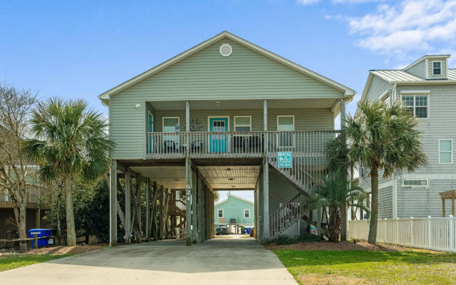 Sherrys Paradise by Oak Island Accommodations