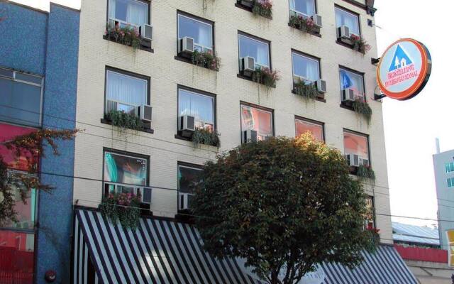 Отель HI Vancouver Central Канада, Ванкувер - отзывы, цены и фото номеров - забронировать отель HI Vancouver Central онлайн вид на фасад
