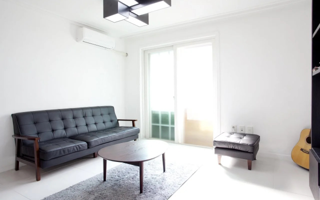 Nanu Guesthouse Black