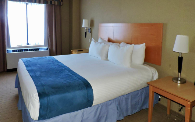 Marco LaGuardia Hotel & Suites
