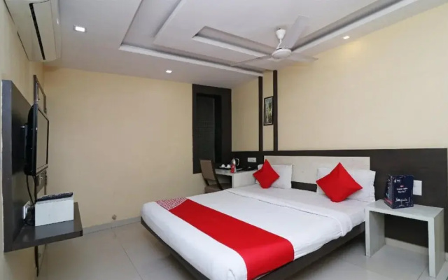 Hotel Lotus By OYO Rooms