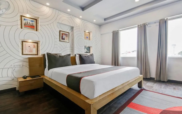 Collection O 40421 Hotel Queens Tower