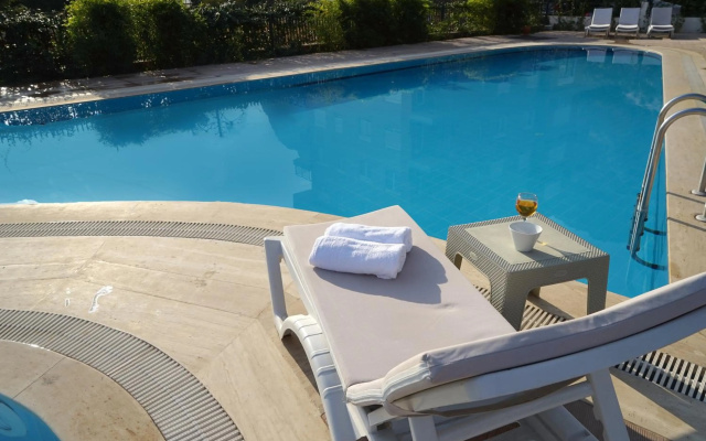 Отель Mene Suites