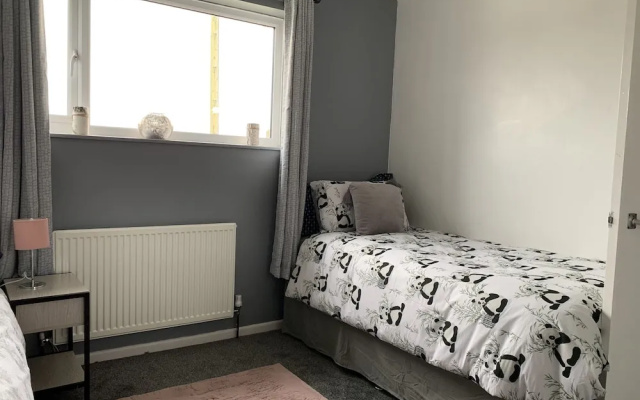 House - Sleeps 5, Parking & Private Garden