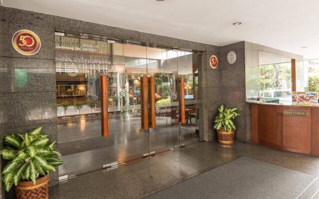 Manhattan Bangkok Hotel Бангкок вид на фасад