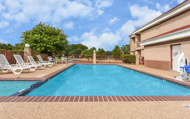 Baymont Inn And Suites Mason