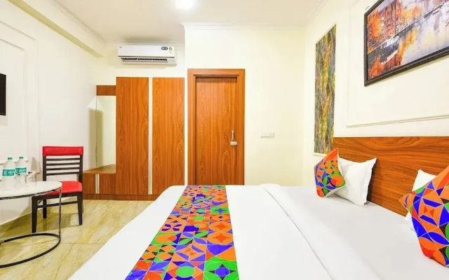 Hotel Golden Petals