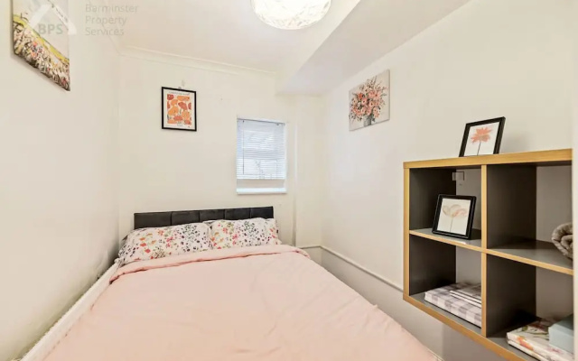 2-bed - Sleeps 4 - With Garden