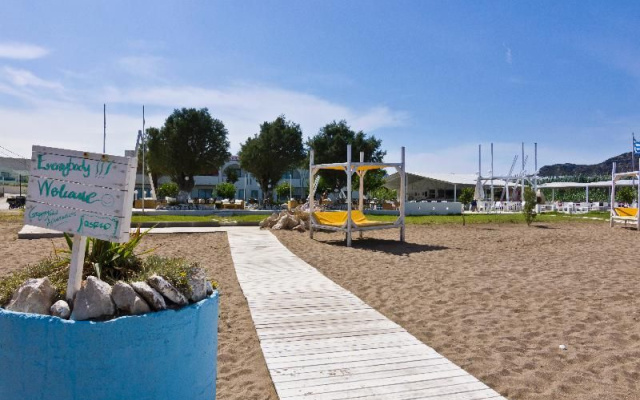 Gregory Peck Beach Break Apartments