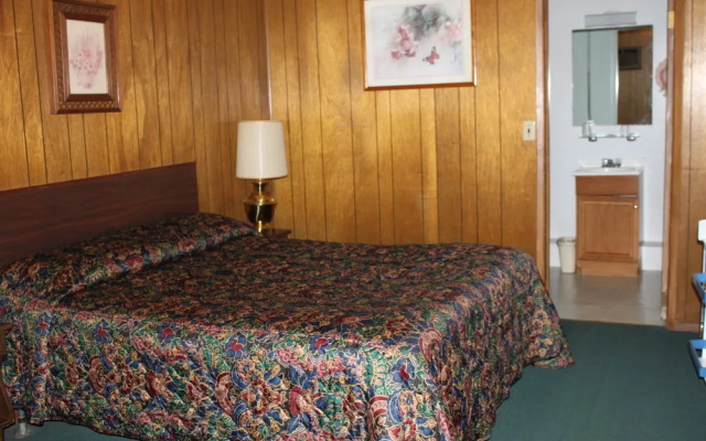 Top Hat Motel