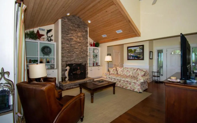 111 Cardinal Crest