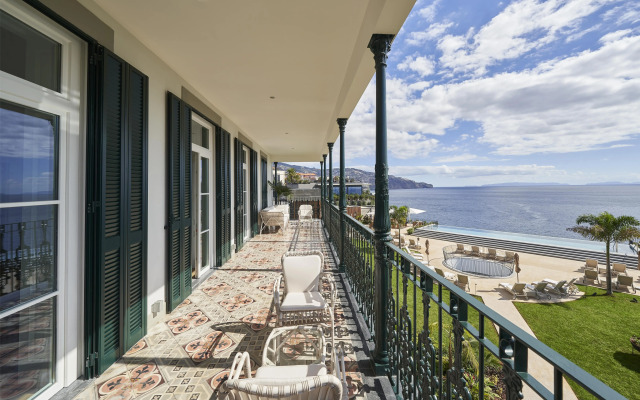 Отель Les Suites at The Cliff Bay