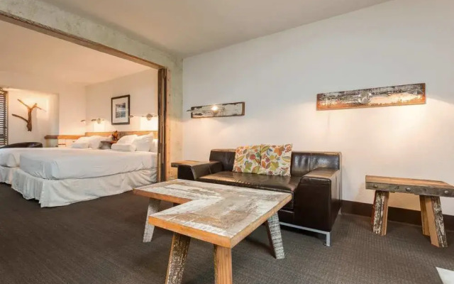 968 Park Hotel