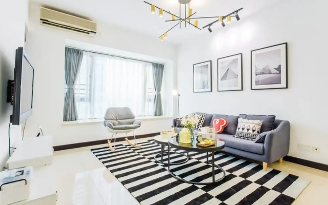 Locals Boutique Apartment Huafa Plaza 15