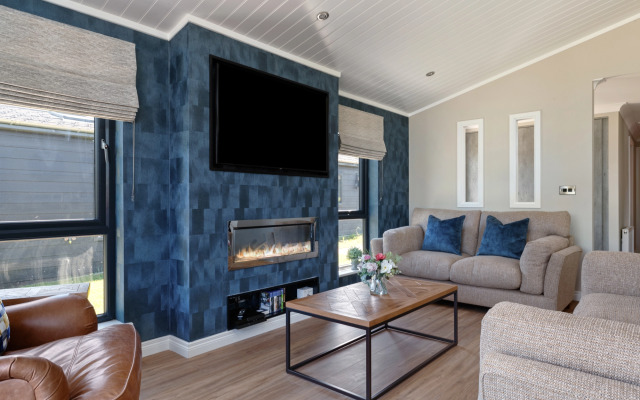 Dewin Bach - Luxury Lodge, Hot Tub, Close to Beach