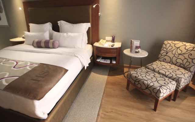HS HOTSSON Hotel Silao