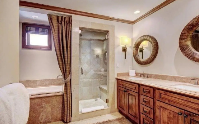 Vail Ritz-carlton 3 Bedroom Residence in Lionshead Village