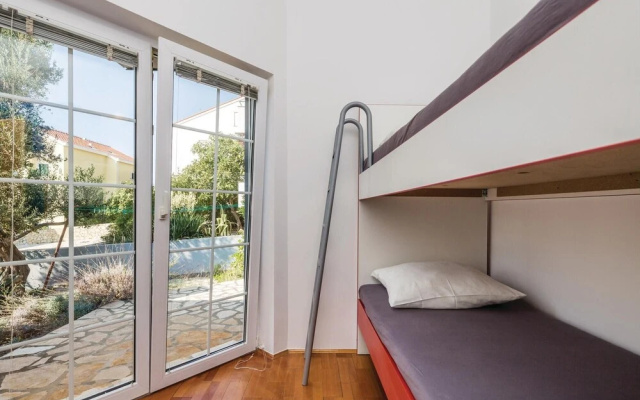 Nice Home in Novalja With Wifi and 3 Bedrooms