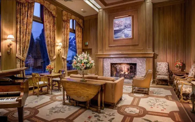 Sun Valley Lodge
