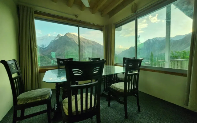 Hunza Lounge