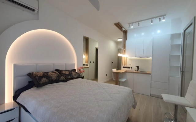 Luminous Apartment with Balcony near Budva Riviera