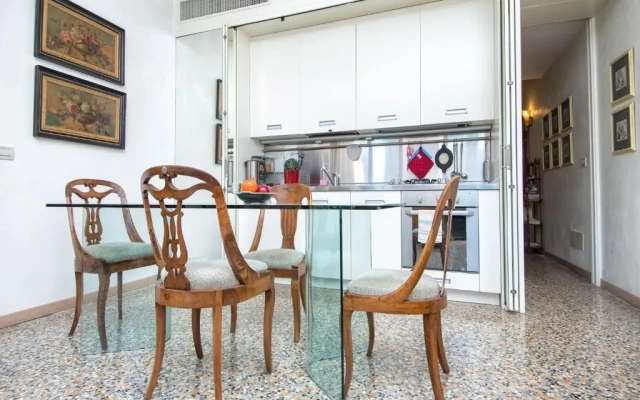 Grimaldi Apartments Hermitage Canal Grande view