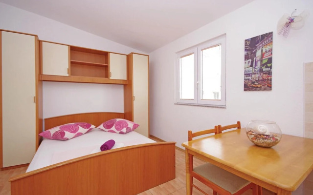 Amazing Home in Makarska With Wifi and 3 Bedrooms