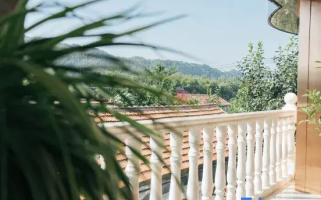Huachang Homestay Jinhai Lake