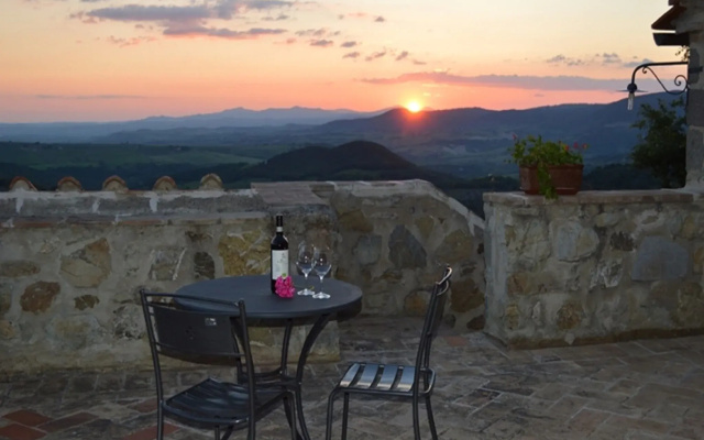 Tuscan Scenic View Stay