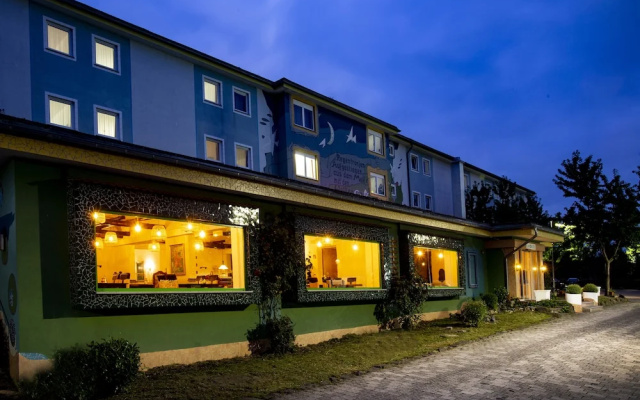 Elan Hotel