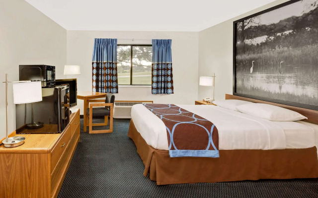 Super 8 by Wyndham St. James