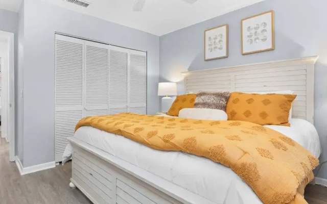 Spacious Family-friendly Retreat Beach Walkable