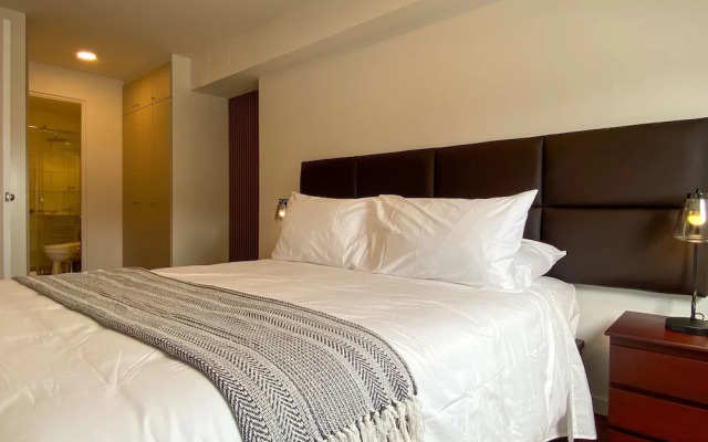 w Stylish 2BR w Balcony View in Miraflores