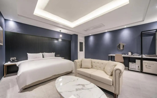 Hotel Moment SongJeong