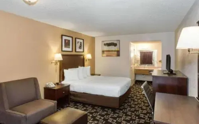 MorningGlory Inn & Suites