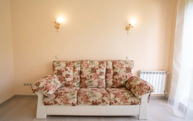 Townhouse on Belykh Akatsiy Guest House