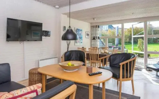 Two-Bedroom Holiday home in Henne 2